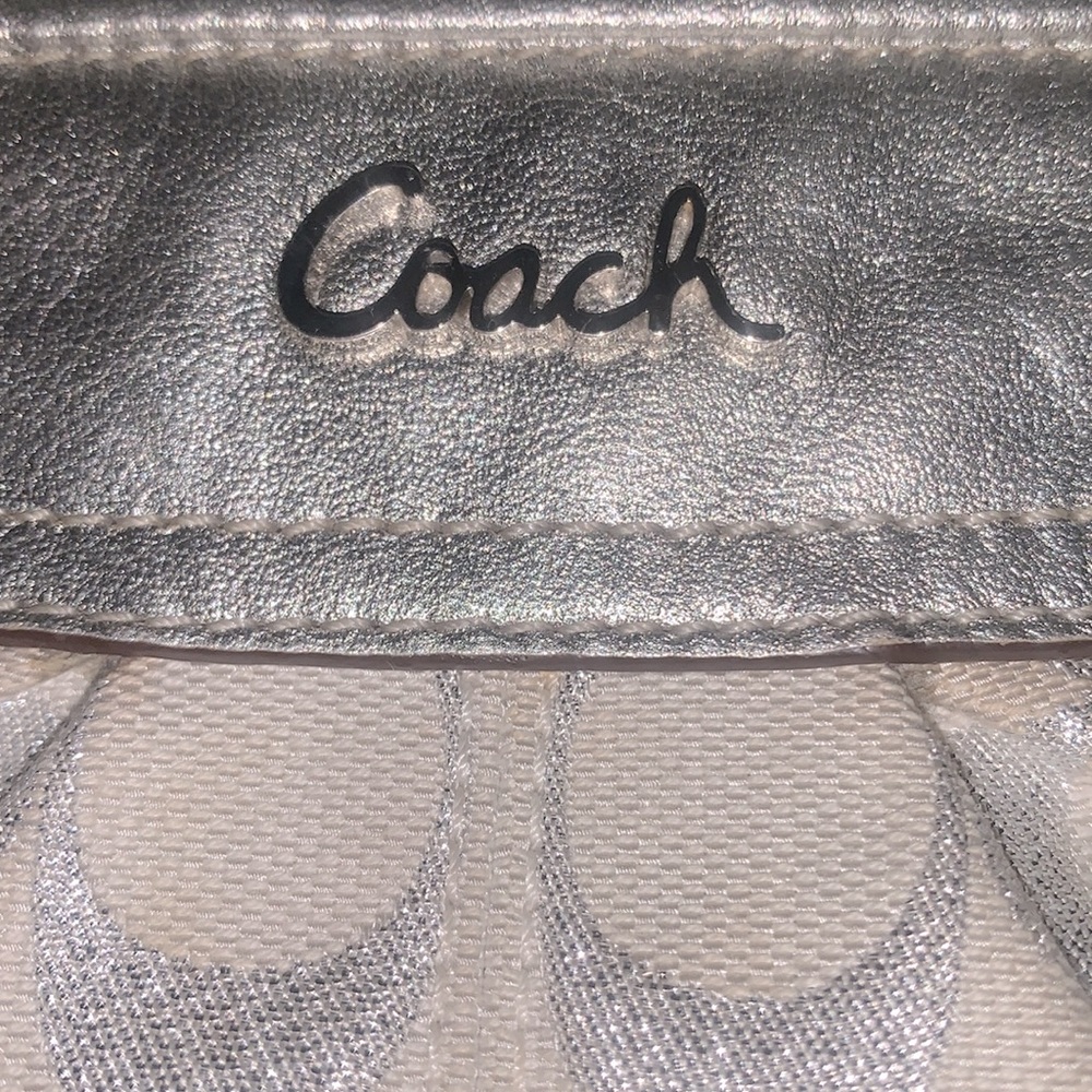 Coach Wristlet Excellent new condition. - Picture 2 of 7